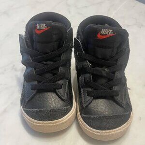 Nike Boy's Sneaker (size 6C) Velcro closure